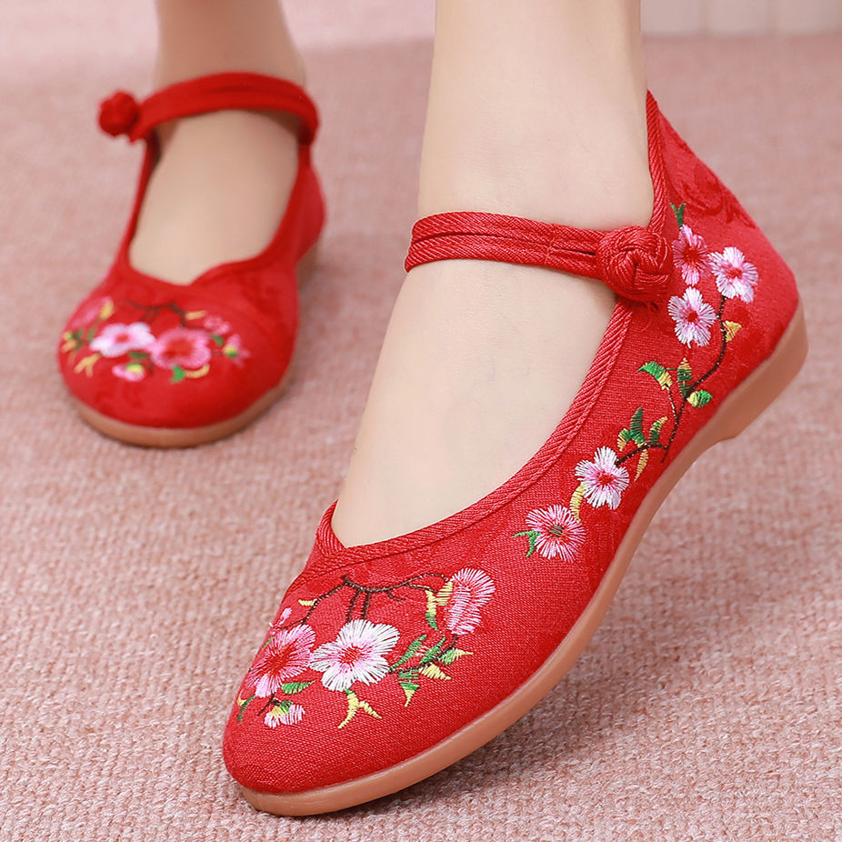 Giày cho mẹ Giày khiêu vũ Màu Đỏ Giày cưới Hán Phục Nữ Giày Thêu Hoa Đế mềm vuông Giày vải Bắc Kinh cũ phong cách Trung Quốc
