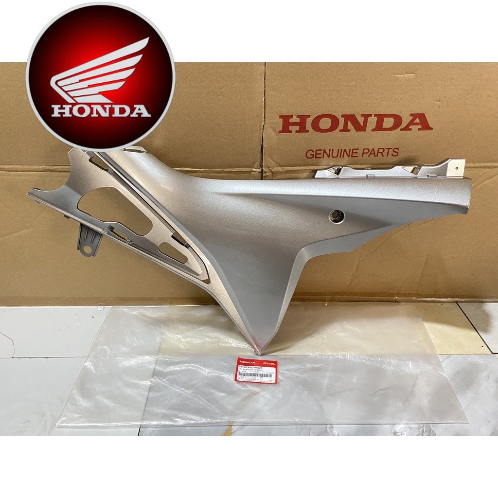 Tấm ốp yếm trong bên phải Airblade 2011, AB béo màu bạc  *NHB24M* (64410KVGV40ZB)