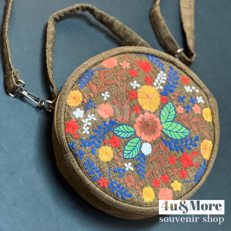 Túi vải xách tay đeo chéo tròn thêu thổ cẩm đi biển, pinic