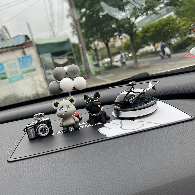 Violent Bear Auto Perfume Automobile Aromatherapy Long-Lasting Fragrance Light Perfume Solar Helicop