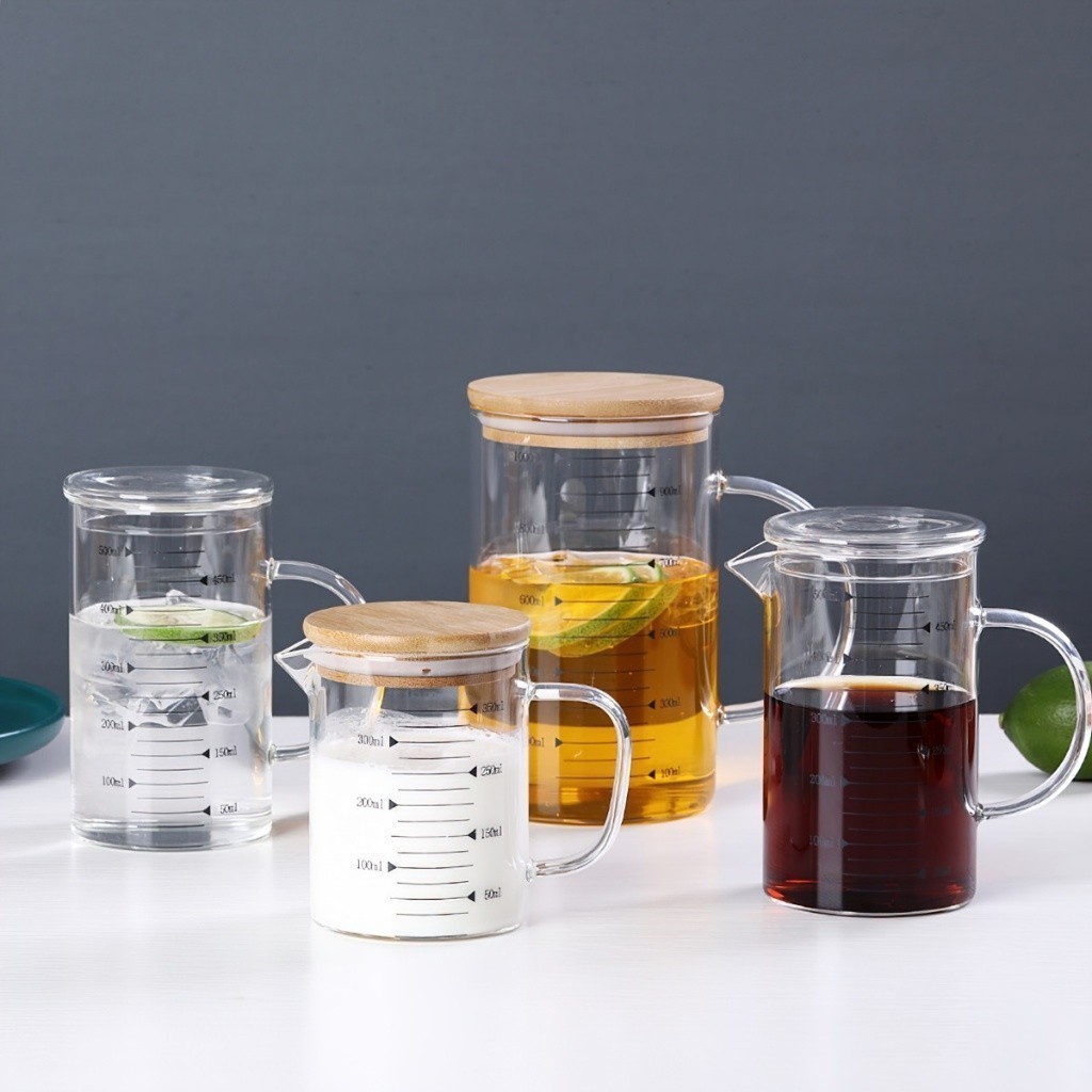 CA THỦY TINH CÓ VẠCH CHIA ĐỊNH LƯỢNG KÈM NẮP GỖ TRE CAO CẤP | CA ĐONG THỦY TINH ĐỊNH LƯỢNG KÈM NẮP G