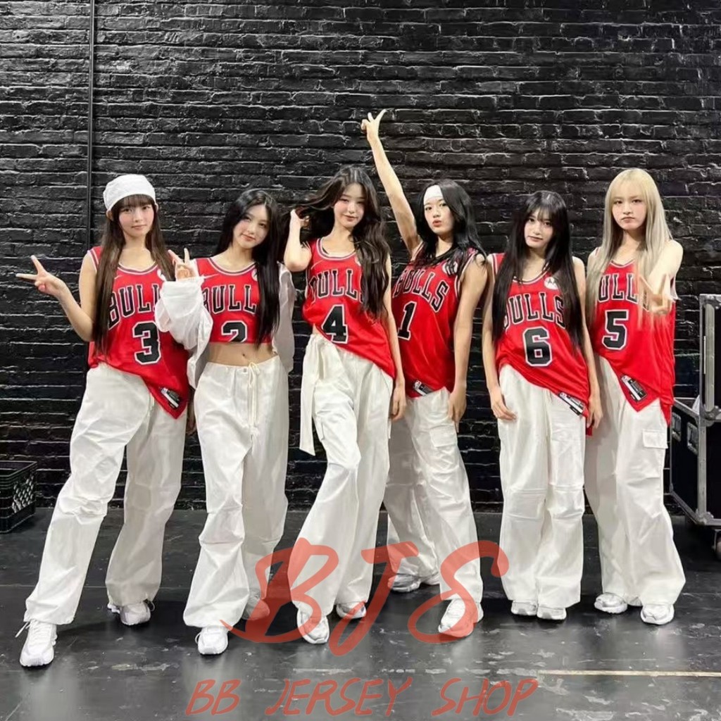 Áo sơ mi Unisex IVE & Bulls thiết kế cho Wonyoung màu đỏ và Yujin