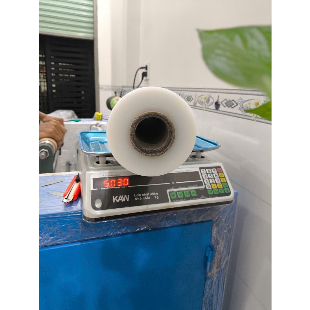Màng quấn pe trắng khổ 50cm -5kg 1 cuộn lõi mỏng keo nhiều sử dụng quấn sofa,bàn ghế, mền mùng, vali.!