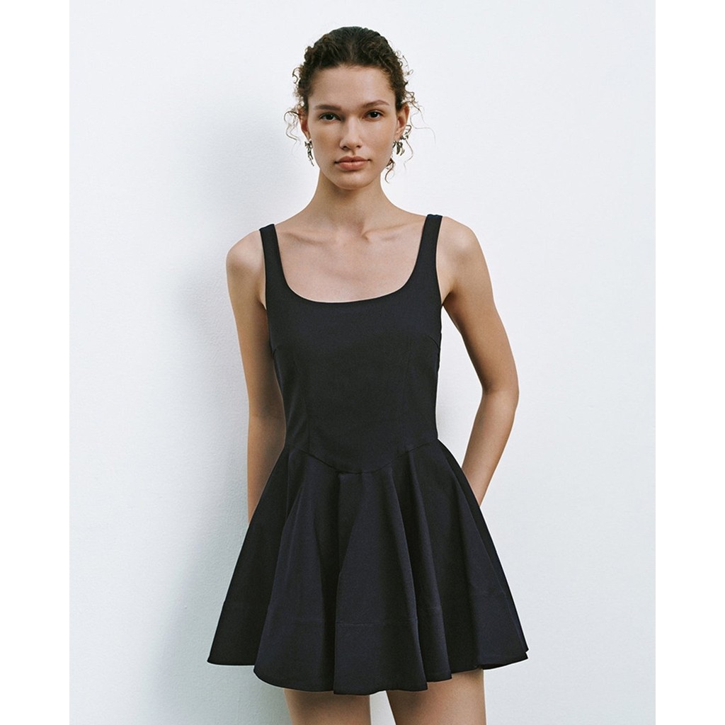 URBAN REVIVO - Đầm hai dây mini cổ vuông dáng xòe_UYU750076-LA1
