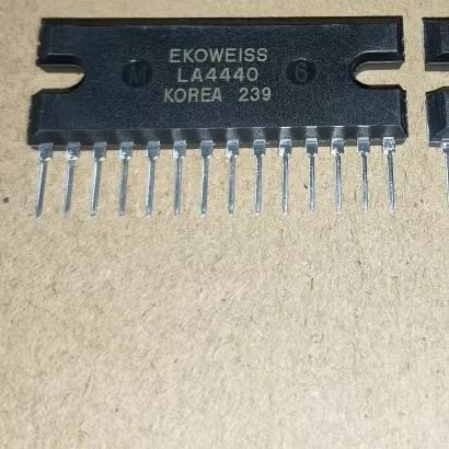 LA4440 Bộ khuếch đại âm thanh kênh kép Chip Bộ khuếch đại công suất Khối tích hợp hoàn toàn mới Chín