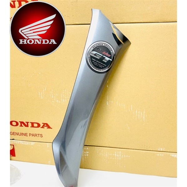 Cánh yếm phải Future neo năm 2006 đen xám tem GT *NHA69P* (64700KTM980ZC)