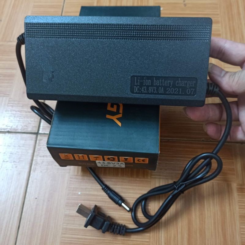 Sạc 43.8V 2A, 43.8V 3A, 43.8V 5A dùng cho hệ 12S 36V (có quạt)
