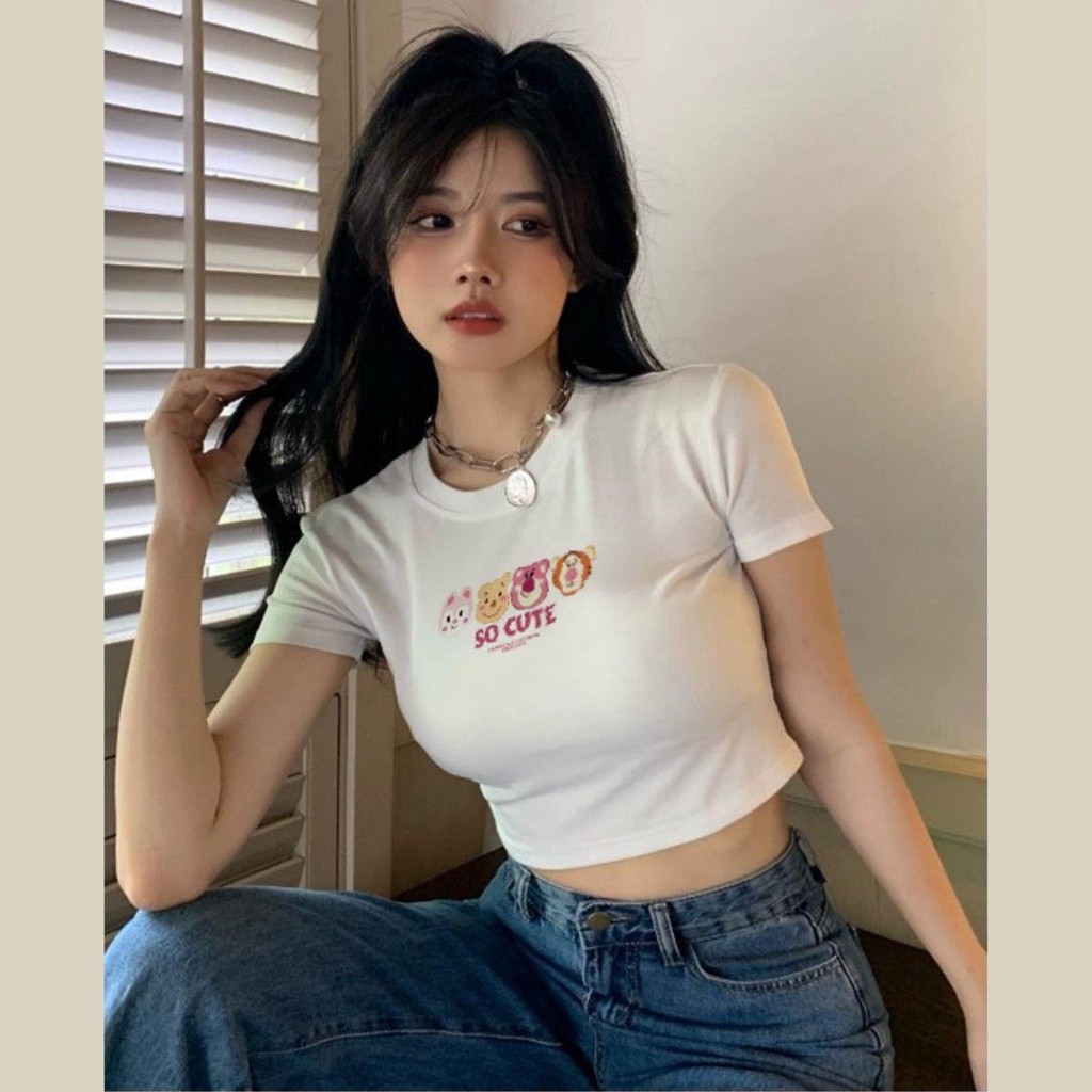 Áo croptop cổ tròn tay ngắn DaaLaa Store in hình icon gấu So Cute