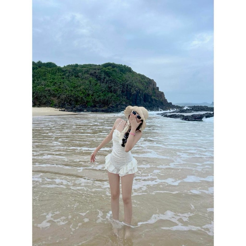 Set bộ đồ bơi bikini áo tắm thiết kế họa tiết gợn sóng phối 2 dây ngọc trai bèo nhún điệu đà HMH BKN48 | BigBuy360 - bigbuy360.vn