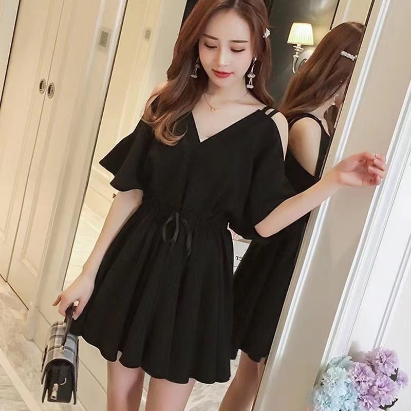 Thời trang nữ lệch vai dáng ôm eo hẹp