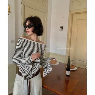 Kii Wii Áo len dệt kim ngắn tay sọc một cổ màu loe không đều phiên bản Hàn Quốc dành cho nữ mùa thu 241021