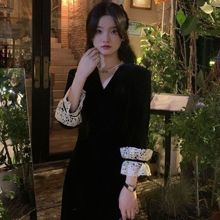 Yuewen Pháp Hepburn Sang Trọng Cổ Chữ V Ren Khâu Đầm Nữ Mùa Xuân Rộng Nhung Chia Đuôi Cá S