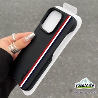 ốp lưng iphone 15 11 THOM BROWNE. NEW YORK Đơn giản sọc ba màu Ốp Lưng Cho iPhone 15 Pro Max 11 14 XR 13 12 Pro Max X Xs Max 13 12 11 Half Pack Classic Matte Soft Phone Case