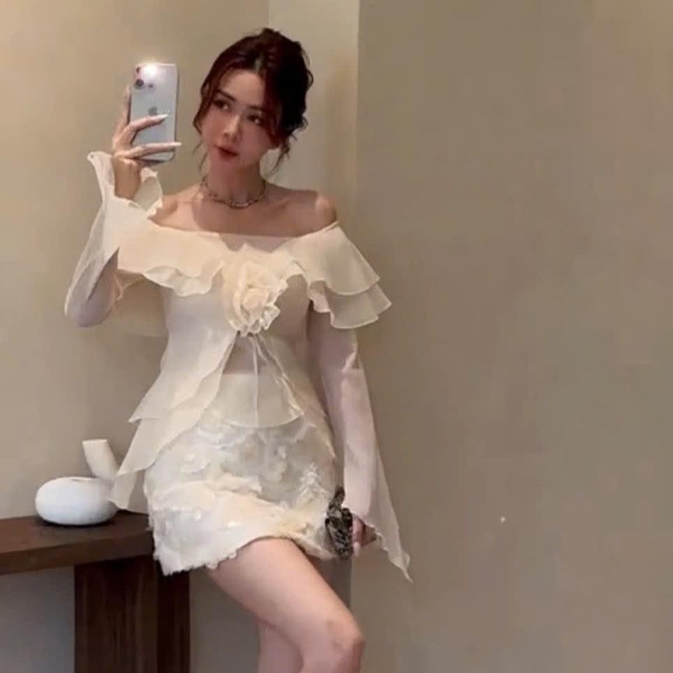Chuẩn hãng mẫu mặc Set áo trễ vai hoa ngực bèo tầng chân váy kim sa TKCC BAGEO - Aster shop
