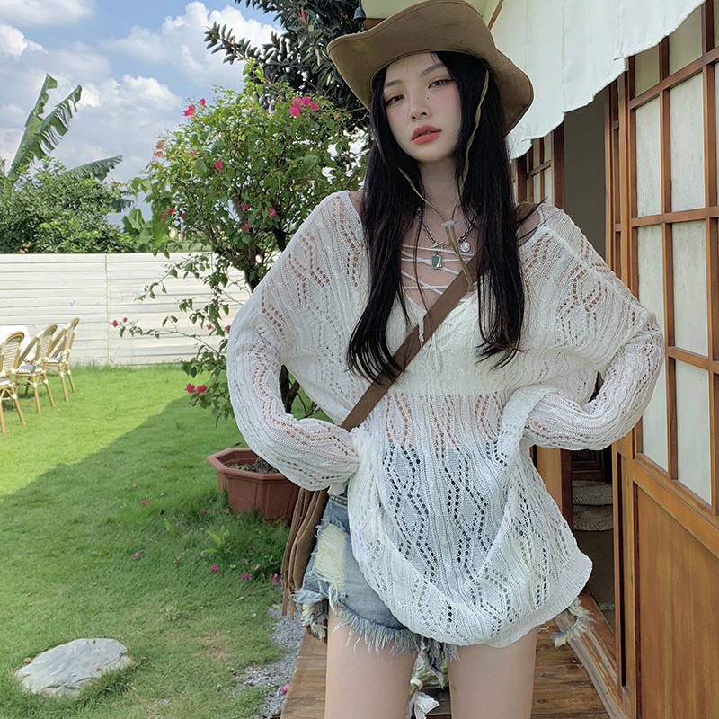 Áo chống nắng hàng đầu dành cho nữ bên bờ biển màu trắng rỗng cổ chữ V dệt kim mỏng