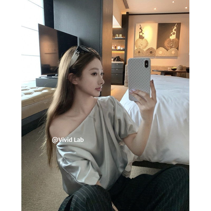 Áo Sơ Mi Nữ Jennie Puff Tay Satin Slanted Vai Nhỏ Nữ Mùa Hè