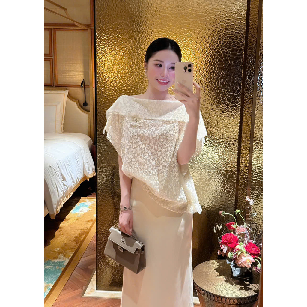 [Có sẵn] Áo ren hoa nhí dáng xuông và chân váy đuôi cá có kèm hoa NH23