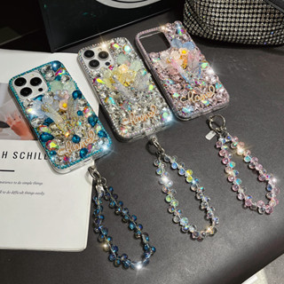 Thời Trang Bling Lắc Bướm Hoa Full Kim Cương Vòng Tay Ốp Lưng Điện Thoại Cho iPhone 16 15 14 13 12 11 Pro MAX 15 Plus XS MAX XR X 8 7 Plus SE 2022 Tay Dây Xích