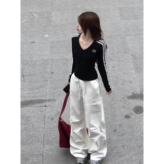 Áo thun dài tay cổ chữ V sọc bó sát HOT GIRL đường phố kiểu Mỹ mẫu mới 2024