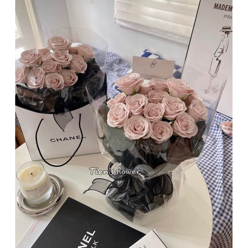 Bó hoa sáp Ecuador 18 bông giấy kiếng mẫu hiện đại