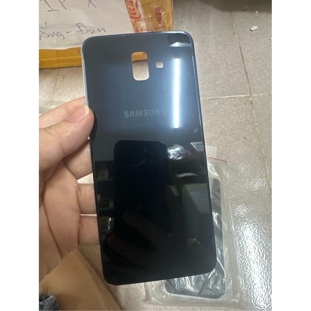 nắp lưng camera sam sung j6+/j6 plus-đen