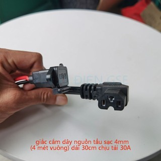 Giắc cắm dây nguồn và tẩu sạc giắc trong bình xe điện