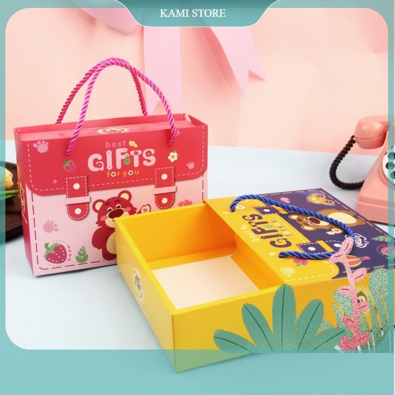Túi hộp quà tặng Gấu Dâu cho bé kèm khay có quay xách xinh xắn Kami store