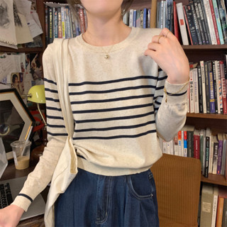 Áo thun cổ tròn mùa thu áo mặc trong kẻ sọc màu tương phản phức tạp Áo dệt kim dài tay áo nữ