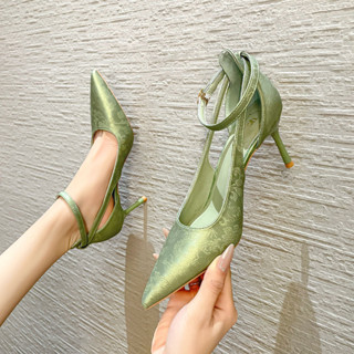 Giày cao gót phối sườn xám cổ điệu phong cách Trung Quốc quý cô mới Xăng đan bít mũi một chữ thêu hoa mùa hè mẫu mới 2024 nữ