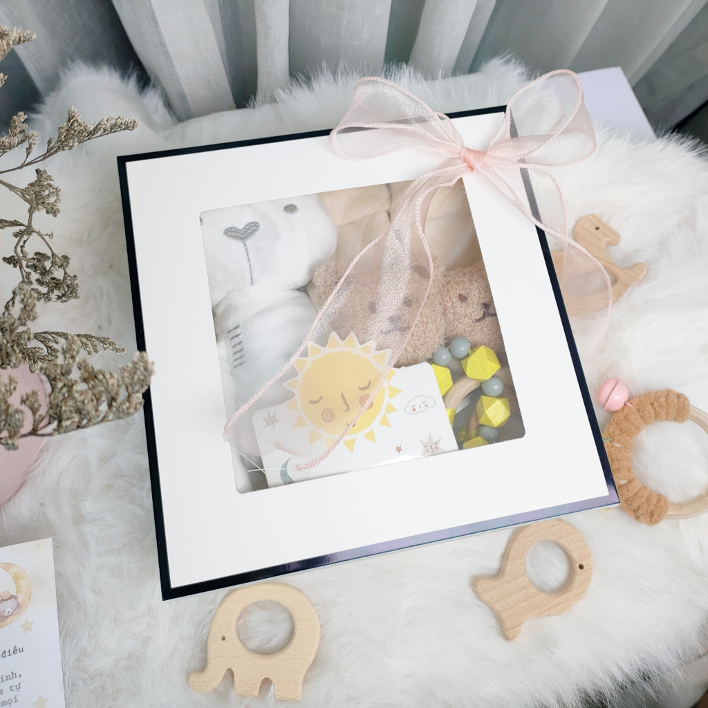Set quà thôi nôi quà tặng sinh nhật set quà sơ sinh cao cấp tặng đầy tháng cho bé kèm nơ và thiệp - Lá Tre Shop