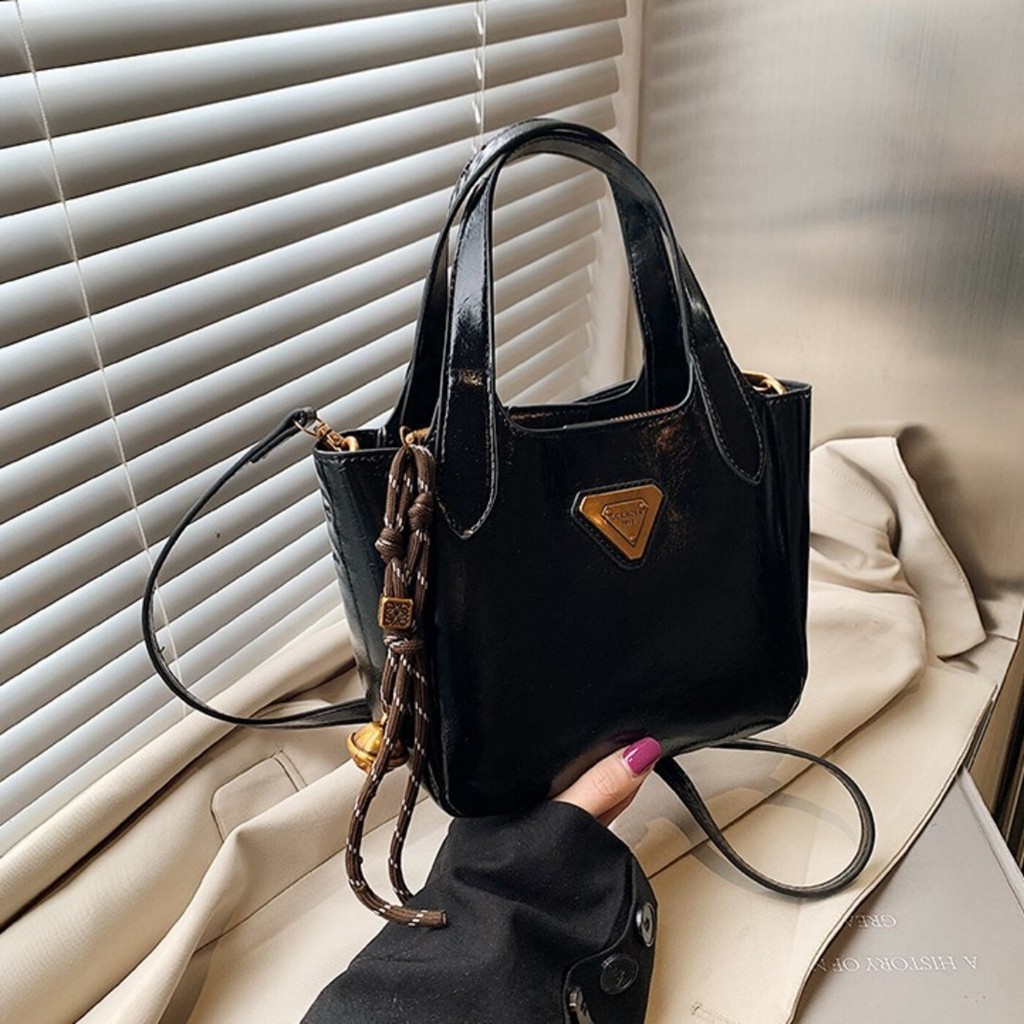 Túi đeo chéo, túi xách nữ đeo vai bộ đôi da nhăn bóng tặng kèm móc treo dây chuông K662