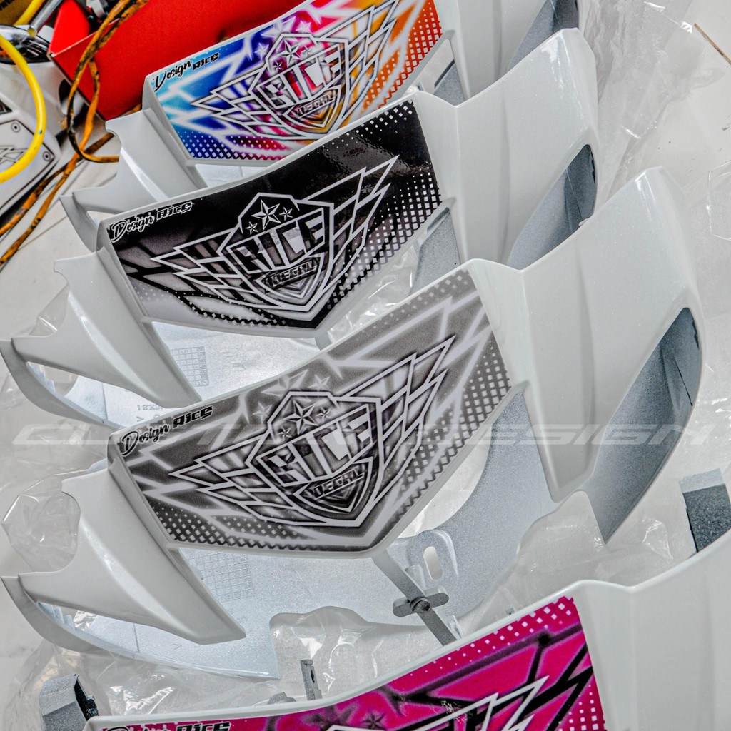 Tem Dán Hộp Đầu Sirius LoGo Lớn màu Trắng ( Hôp đầu sihelo )