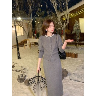 SET Áo Len Đính Hạt Chân Váy Cạp Cao Dệt Kim Form Công Sở Len Dày Dặn Phù Hợp Thu Đông MUNMOON