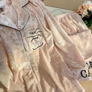 Bộ Đồ Ngủ Nhung Vàng 2024 Phong Cách Mới Kim Cương Vàng Nhung Thu Đông Phong Cách Rời Influencer Cùng Phong Cách Thời Trang Thường Ngày Homewear Bộ Đồ Ngủ Nữ Phong Cách Trung Hoa