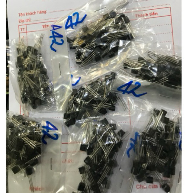 50 con Transistor A42 cắm NPN Điện áp:300V .Dòng 0.5A