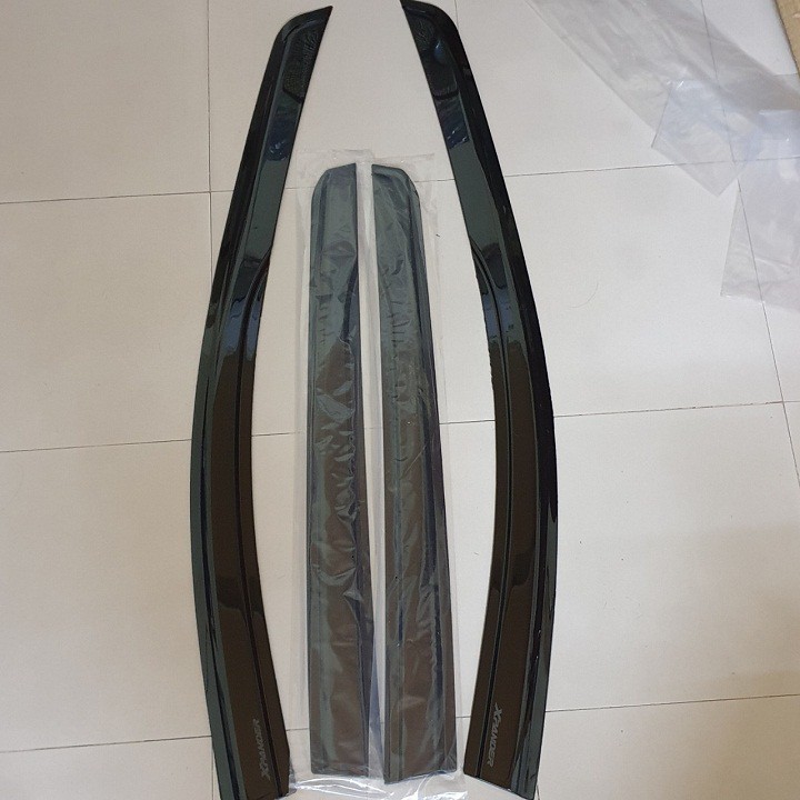 Vè che mưa đen Xpander đời 2017-2020.