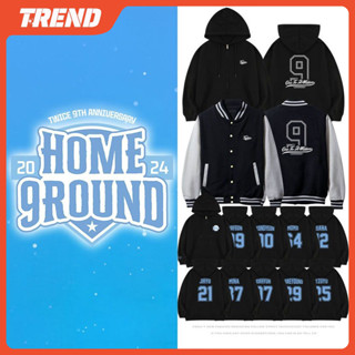 Kpop TWICE Kỷ niệm 9 năm HOME 9TROUND Zip-up Áo Hoodie Plus Size Phiên bản Hàn Quốc Thời trang dáng rộng in hình Đồ thể thao nam nữ cổ điển dạo phố Áo Hoodie hàng đầu