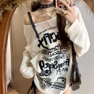 Áo coquette tay dài Áo thun dài tay hở vai in họa tiết chữ cái áo rộng 2024 mẫu mới