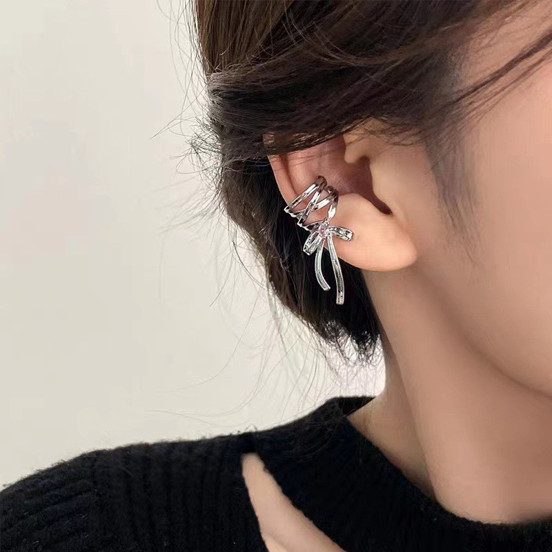 Bông tai kẹp vành tai hình nơ đính đá lấp lánh (01 cái) BT404 | BigBuy360 - bigbuy360.vn