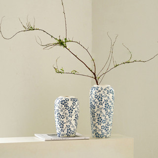 Bình gốm sứ trung cổ màu xanh và trắng