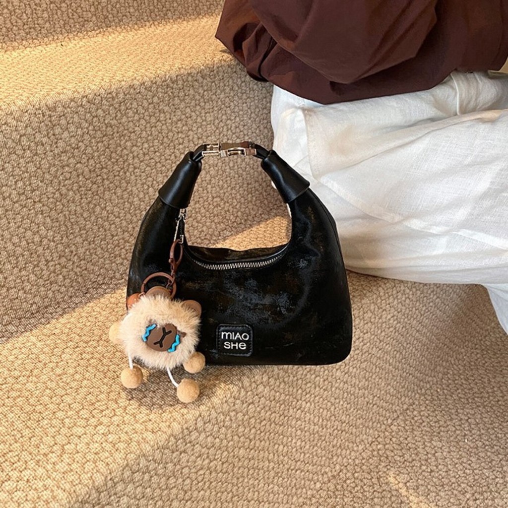 Túi xách nữ, túi đeo chéo da nhung dáng thuyền tặng kèm gấu bông treo M617