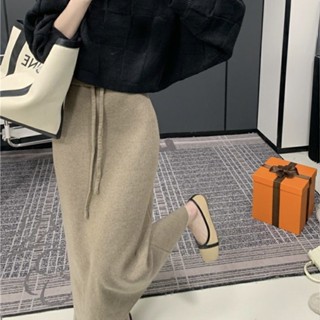  Chân váy dệt kim phong cách dịu dàng Jiashucheng mùa đông phối Áo len thu đông mẫu mới khí chất màu đen ôm sát ôm mông Váy dài nữ 