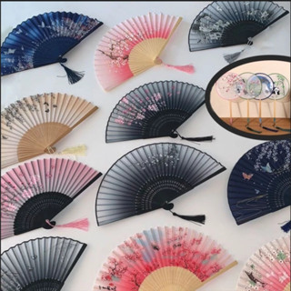  Quạt Cổ Trang Trung Quốc Xếp Cầm Tay Bằng Vải Lụa Thân Gỗ - TERIA 