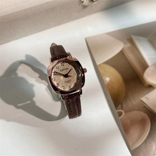 Đồng hồ nữ, Đồng hồ thạch anh nữ xu hướng đơn giản