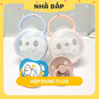 Hộp Đựng Ti Giả/Núm Ti Bảo Vệ An Toàn, Tiện Lợi Trong Suốt Có Móc Treo - Nhà Bắp Store