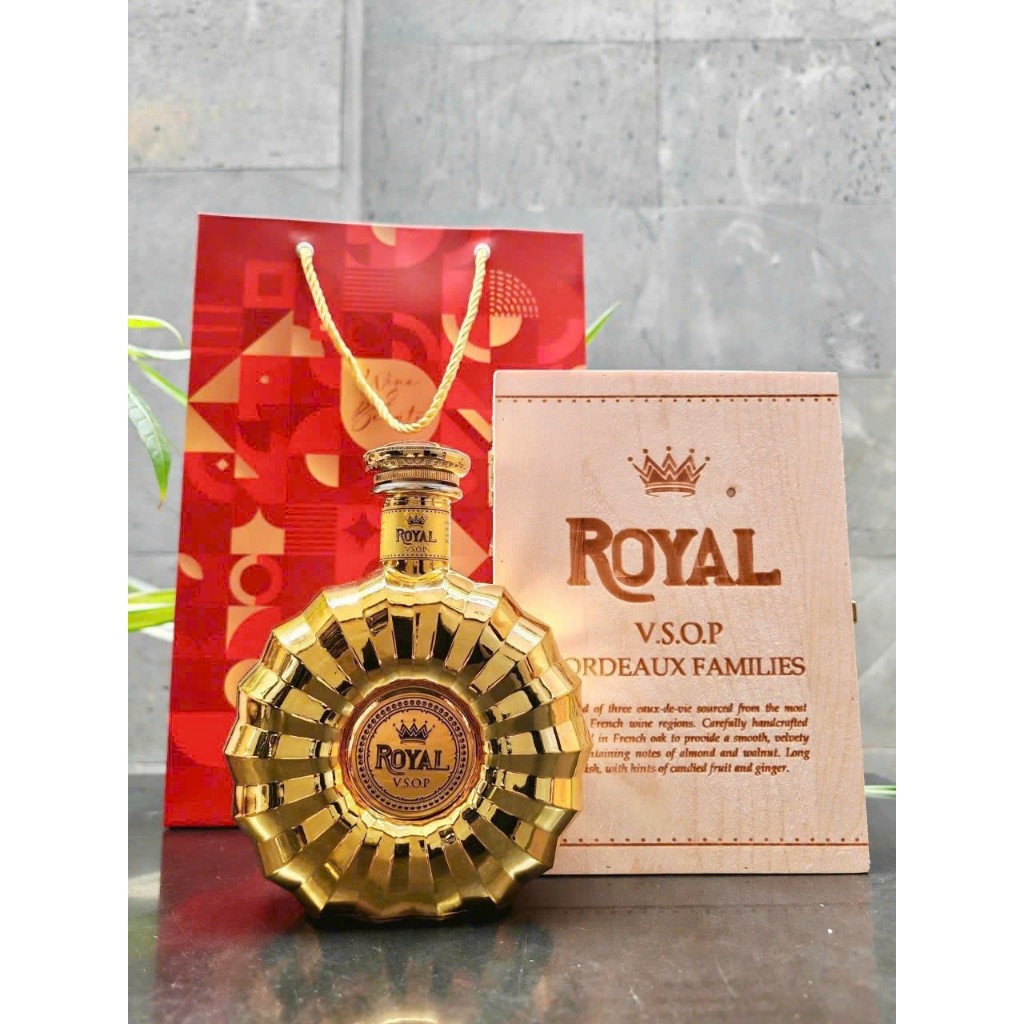 Rượu Brandy Royal VSOP Topaz - màu vàng hoàng gia