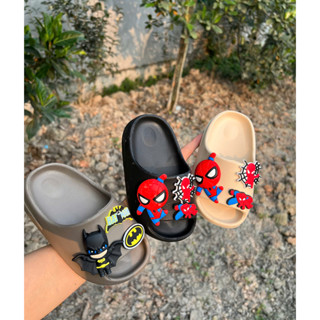 Dép lê quai ngang cho bé đính sticker siêu nhân batman người nhện chất eva dép đúc cho bé trai bánh mỳ k mã 