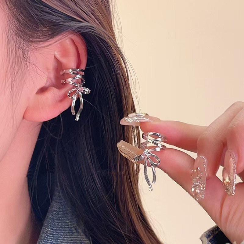Bông tai kẹp vành tai hình nơ đính đá lấp lánh (01 cái) BT404 | BigBuy360 - bigbuy360.vn