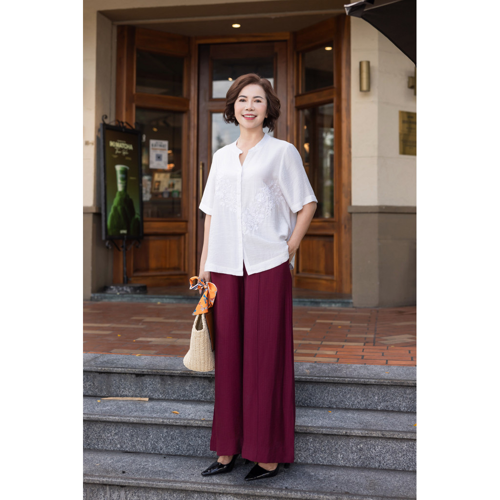 M COLLECTION | Áo Kiểu Nữ Trung Niên Tặng Mẹ, Bà Cài Nút Cổ Trụ Lụa Thêu Hoa Chìm Tay Ngắn A11460 | BigBuy360 - bigbuy360.vn