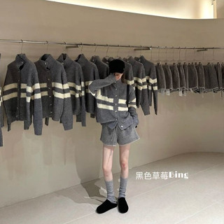 Honypove  Áo len sọc nửa dệt kim Cardigan nữ mùa thu eo cao Quần short thông thường hai-